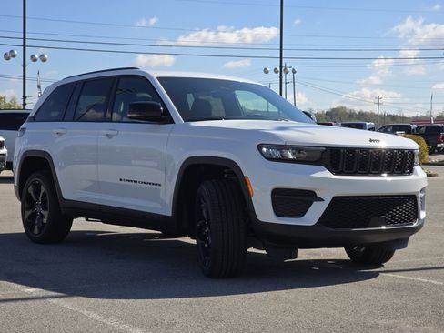 New 2025 Jeep Grand Cherokee Altitude image 12