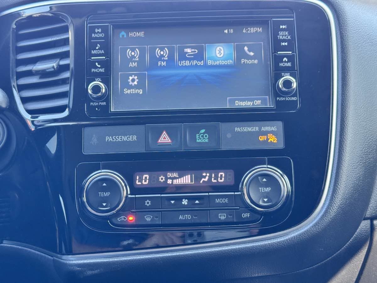 Used 2018 Mitsubishi Outlander ES FWD image 47