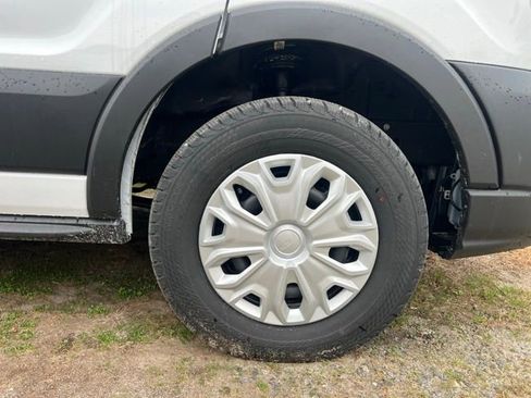 New 2024 Ford E-Transit Low Roof image 17