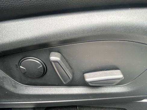 Used 2022 Ford Explorer Limited w/ Equipment Group 301A image 11