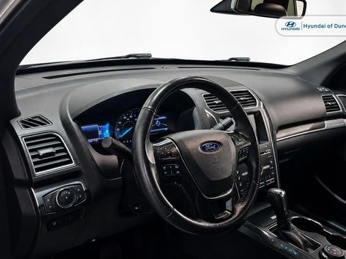 Used 2017 Ford Explorer Limited w/ Equipment Group 303A AWD/4WD image 8