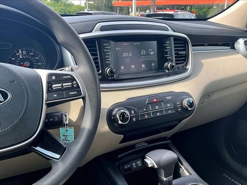 Used 2020 Kia Sorento LX FWD image 6