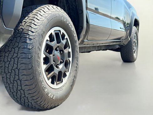 Certified 2024 Toyota Tacoma TRD Off-Road AWD/4WD image 16
