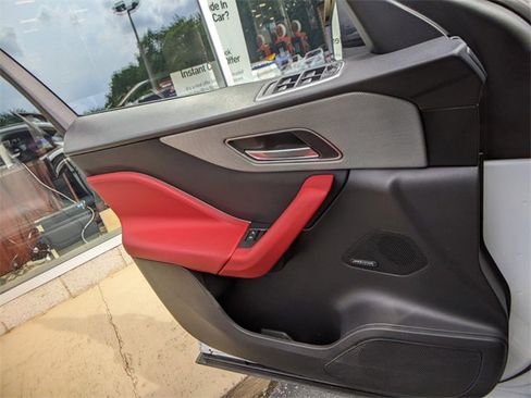 Used 2019 Jaguar F-PACE SVR image 22