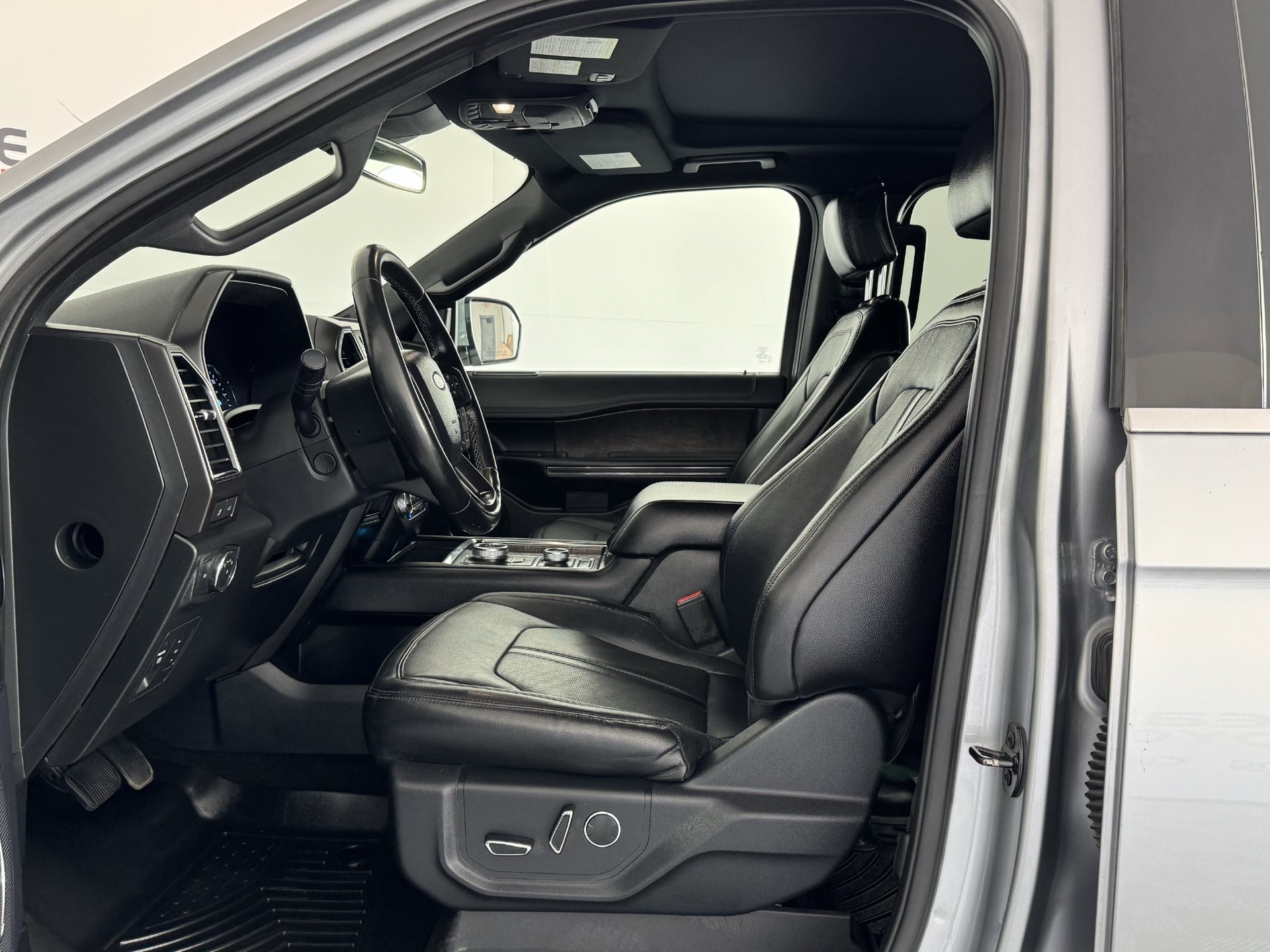 Used 2020 Ford Expedition Limited AWD/4WD image 14