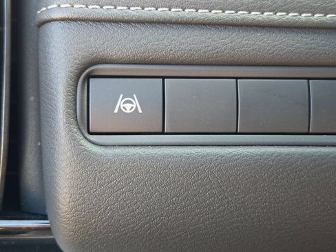 Used 2025 Nissan Armada SV AWD/4WD image 31