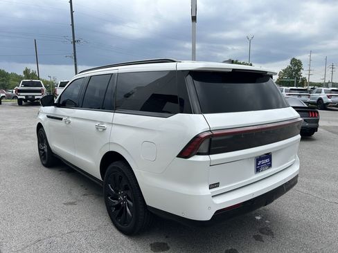 Used 2025 Lincoln Navigator Reserve w/ Jet Appearance Package AWD/4WD image 5