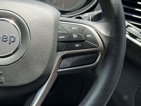Used 2019 Jeep Cherokee Latitude w/ Popular Appearance Group AWD/4WD image 20