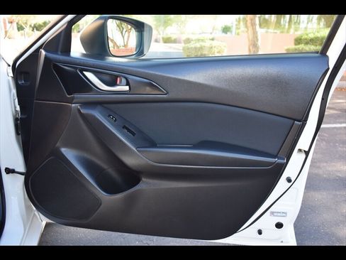 Used 2016 MAZDA MAZDA3 i Touring FWD image 33