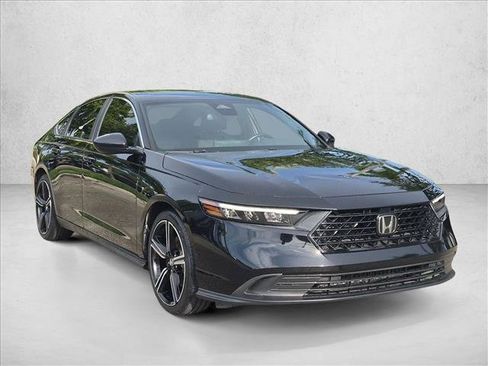 Used 2024 Honda Accord Sport image 3