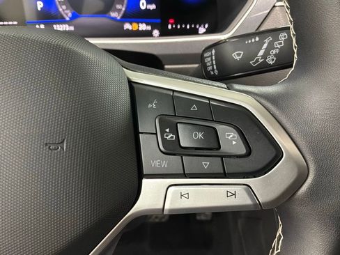 Used 2024 Volkswagen Tiguan SE w/ Panoramic Sunroof Package image 10