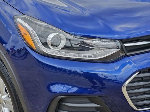 Certified 2017 Chevrolet Trax LT w/ LT Convenience Package AWD/4WD image 10