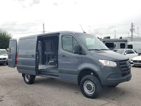 Used 2025 Mercedes-Benz Sprinter 2500 image 18