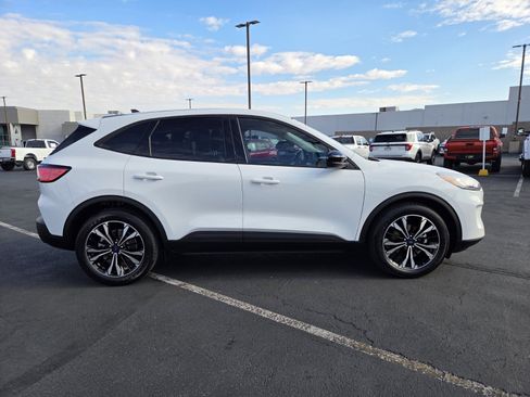 Certified 2022 Ford Escape SE w/ SE Sport Appearance Package image 7