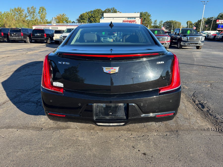 Used 2018 Cadillac XTS FWD image 4