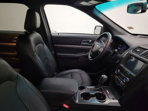 Used 2018 Ford Explorer XLT w/ Equipment Group 202A image 21