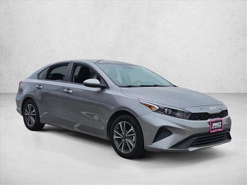 Used 2024 Kia Forte LXS image 3