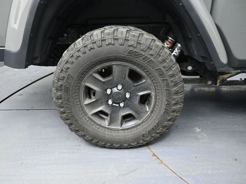 Used 2020 Jeep Gladiator Mojave AWD/4WD image 16