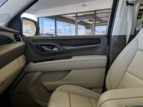 Used 2023 GMC Yukon XL Denali image 26