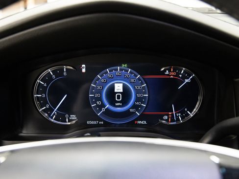 Used 2017 Cadillac Escalade Premium Luxury image 19