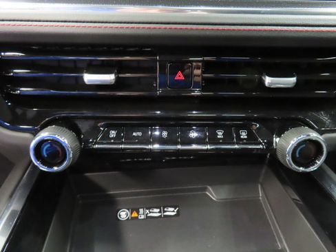 Used 2025 Chevrolet Suburban RST w/ RST Capability Package AWD/4WD image 58