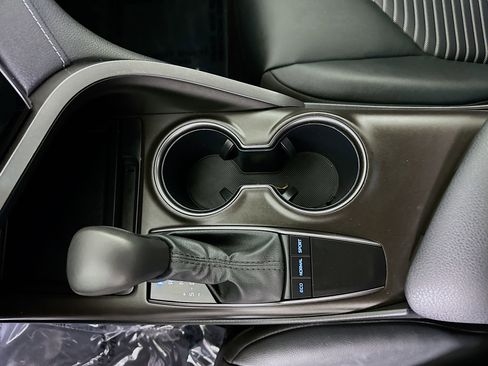 Used 2024 Toyota Camry SE image 21