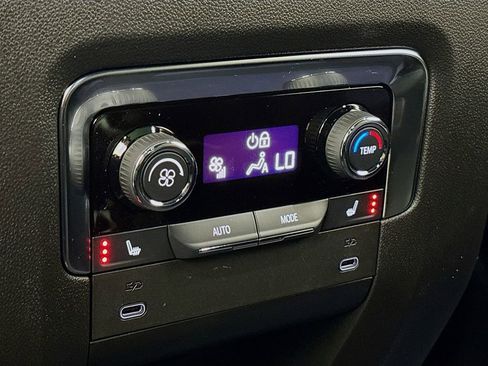 New 2025 Chevrolet Suburban Premier image 26