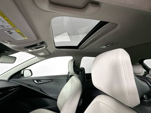 Used 2023 Kia Niro EX Touring FWD image 20