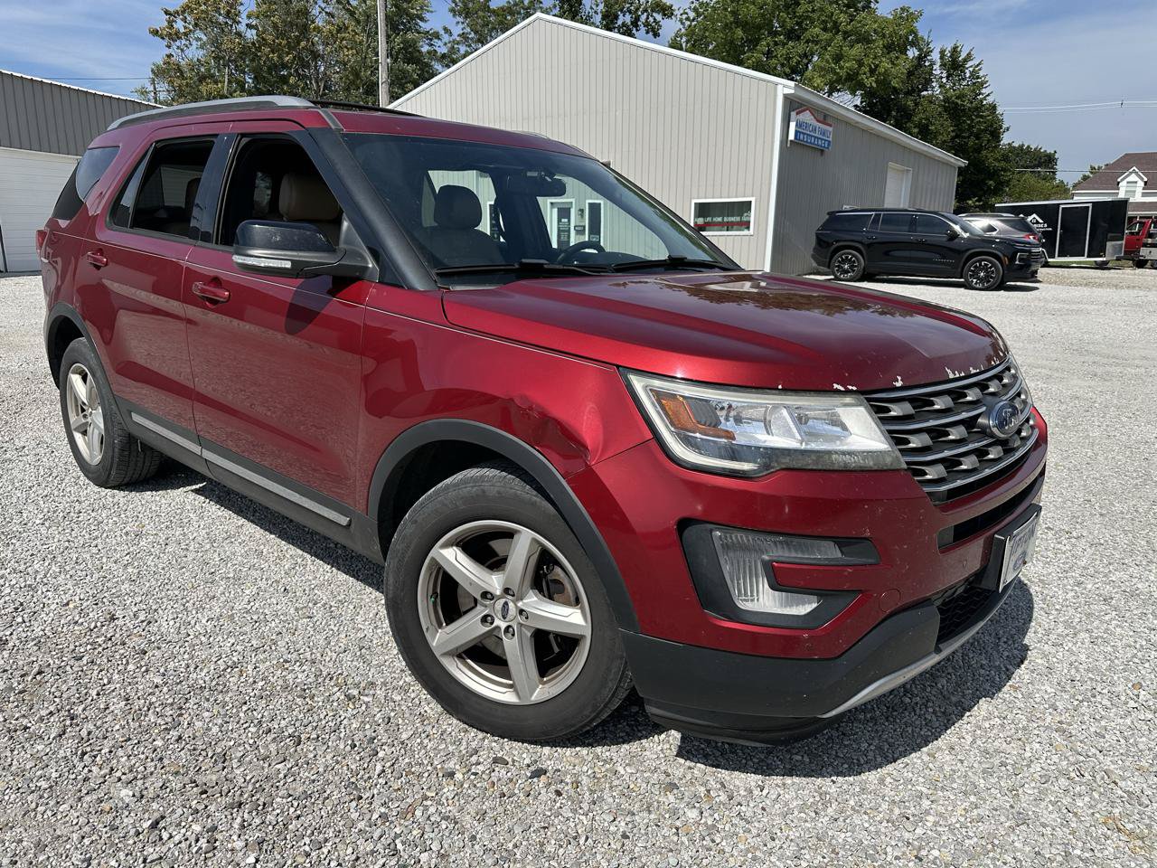 Used 2017 Ford Explorer XLT w/ Equipment Group 202A AWD/4WD image 1