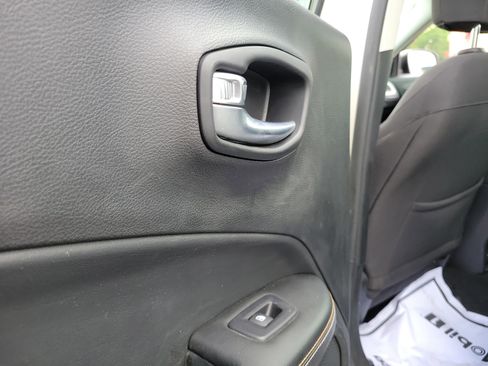 Used 2019 Jeep Compass Sport image 13