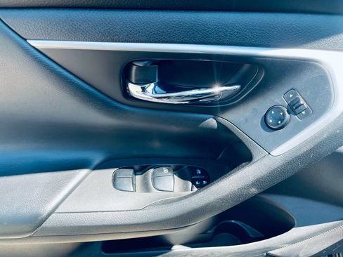 Used 2016 Nissan Altima 2.5 S w/ Power Driver Seat Package FWD image 13
