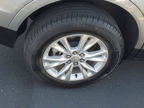 Certified 2025 Cadillac XT5 Luxury AWD/4WD image 6