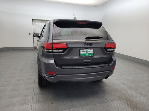 Used 2018 Jeep Grand Cherokee Altitude RWD image 6