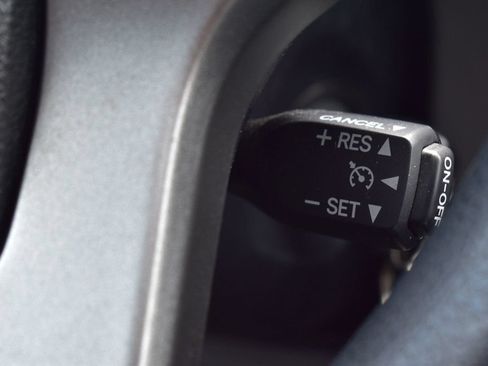 Used 2011 Toyota 4Runner SR5 AWD/4WD image 38