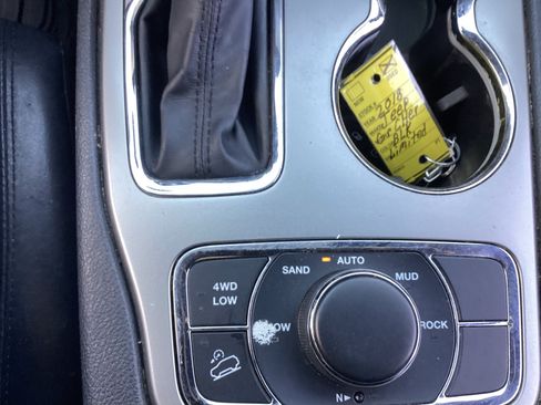 Used 2018 Jeep Grand Cherokee Limited AWD/4WD image 18