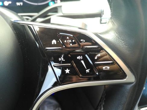 Used 2022 Mercedes-Benz S 500 4MATIC w/ AMG Line Package image 45