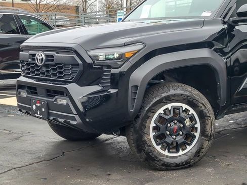 Used 2025 Toyota Tacoma TRD Off-Road AWD/4WD image 2