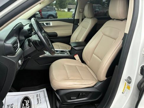 Used 2020 Ford Explorer XLT w/ Equipment Group 202A AWD/4WD image 12