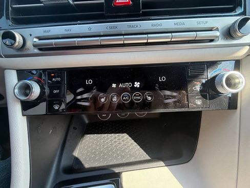 Used 2025 Genesis G70 2.5T AWD/4WD image 30