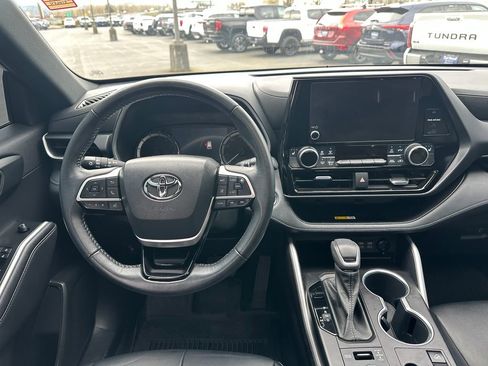 Used 2023 Toyota Highlander XSE AWD/4WD image 16