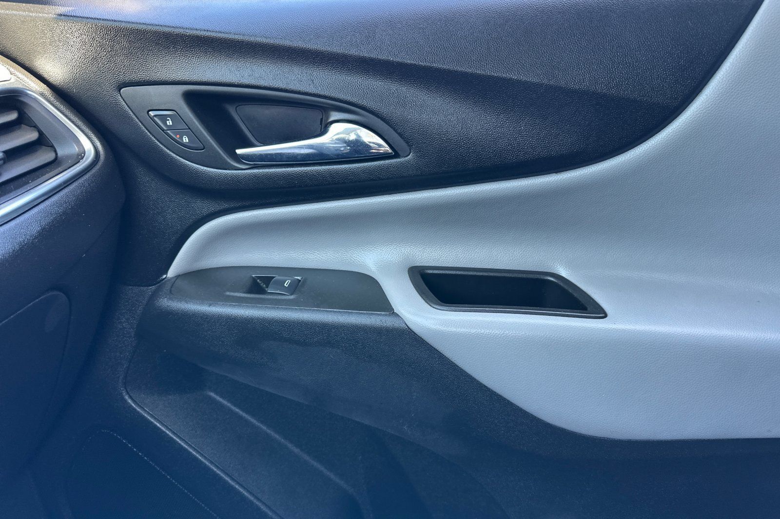 Used 2023 Chevrolet Equinox LS w/ LPO, Floor Liner Package FWD image 22