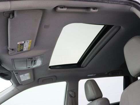 Used 2019 Toyota Highlander XLE FWD image 28