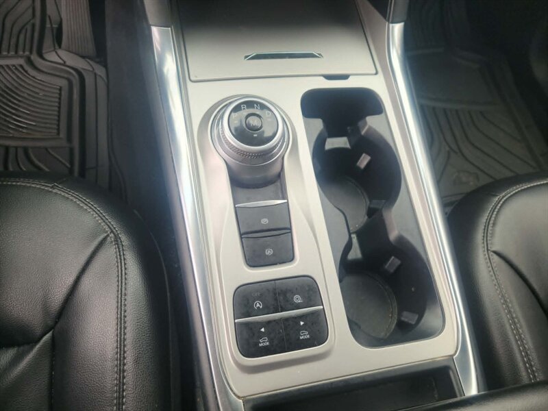 Used 2020 Ford Explorer XLT w/ Equipment Group 202A RWD image 20