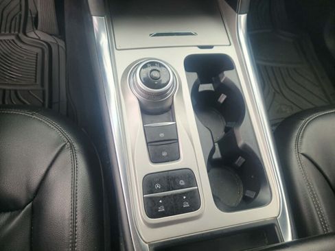 Used 2020 Ford Explorer XLT w/ Equipment Group 202A RWD image 20