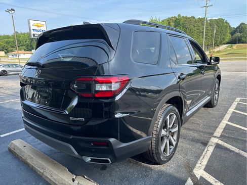 Used 2024 Honda Pilot Touring image 14
