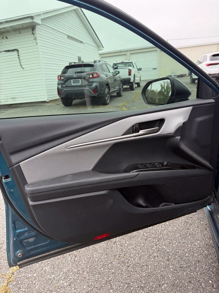 Used 2026 Toyota Camry SE FWD image 5