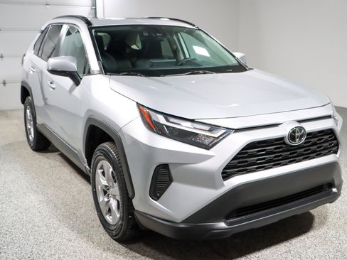 Used 2023 Toyota RAV4 XLE w/ Convenience Package image 5