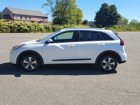Used 2018 Kia Niro LX FWD image 8
