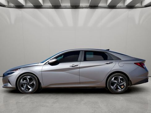 Used 2023 Hyundai Elantra SEL w/ Convenience Package image 2