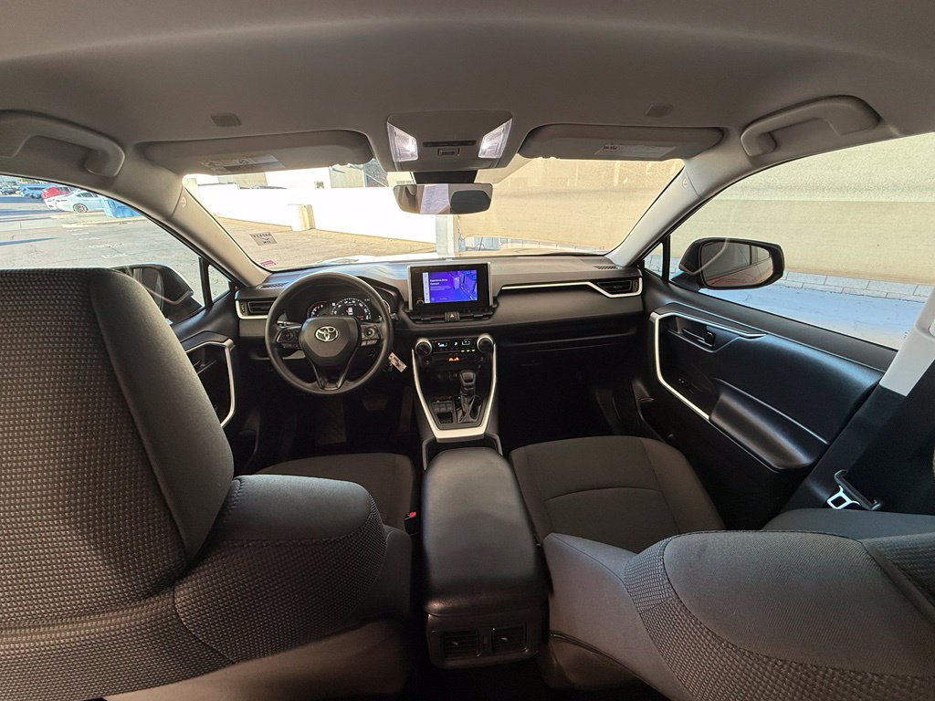 Used 2025 Toyota RAV4 LE AWD/4WD image 29